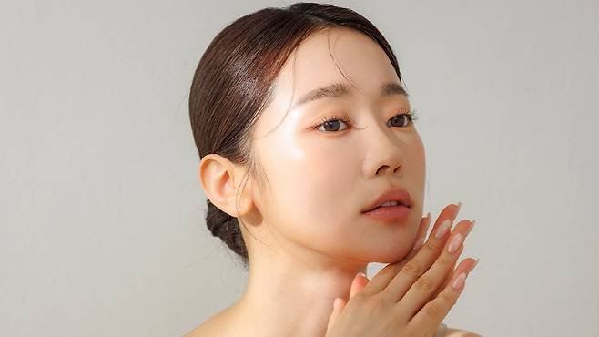 과거에는 색소 및 토닝 치료에 수요가 집중되었으나, 현재는 20~30대부터 60대까지 리프팅을 찾는 연령층이 폭넓게 확대되고 있다|출처: 클립아트코리아