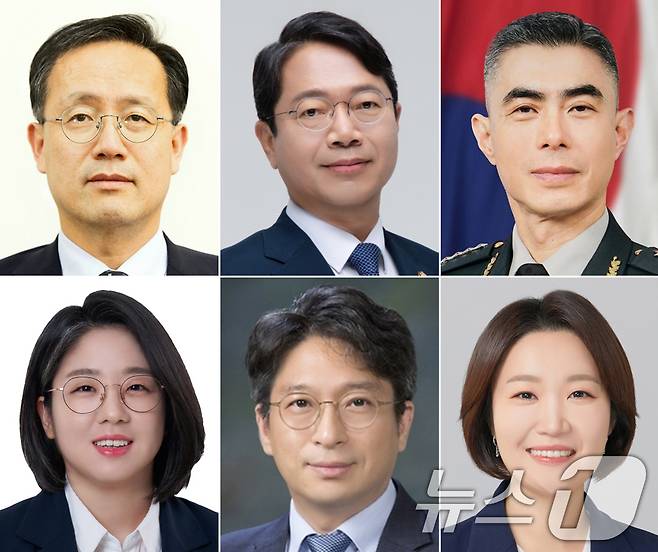 이재명 대통령이 30일 6개 부처 개각과 AI 미래기획수석 등 참모진을 교체하는 중폭 인사를 단행했다. 부총리 겸 재정경제부 장관에 이형일 현 재경부 1차관을, 법무부 장관에는 국회 법제사법위원회 여당 간사인 김승원 더불어민주당 의원을, 국방부 장관으로는 강신철 전 한미연합사 부사령관을 각각 지명했다. 성평등가족부 장관에는 용혜인 기본소득당 의원을, 국토교통부 장관에는 홍지선 현 2차관을, 중소벤처기업부 장관에는 이소영 민주당 의원을 각각 지명했다. 2026.8.30 ⓒ 뉴스1 이재명 기자