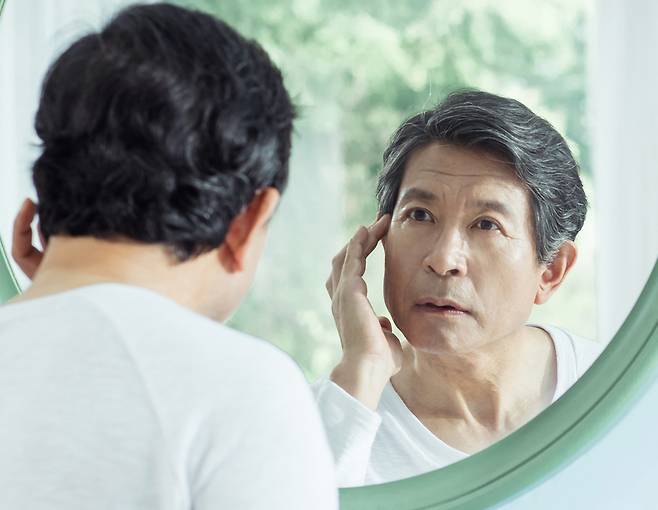 신장 기능 저하는 안색 변화, 입술 색소 침착, 얼굴·눈꺼풀 부종 등의 증상으로 나타날 수 있다./사진=클립아트코리아