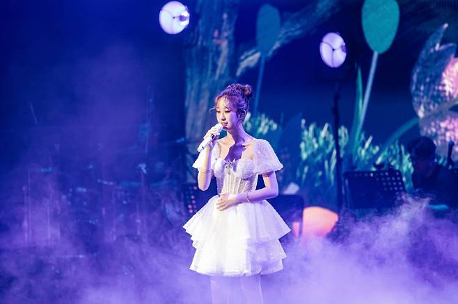 전유진의 빛나는 여름..팬 콘서트 '트웬티원' 대성황