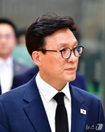김민석 더불어민주당 대표가 지난 8월31일 오후 조희대 대법원장 부친 빈소가 마련된 경북 포항성모병원 장례식장으로 들어가고 있다. 2026.8.31 ⓒ 뉴스1 최창호 기자