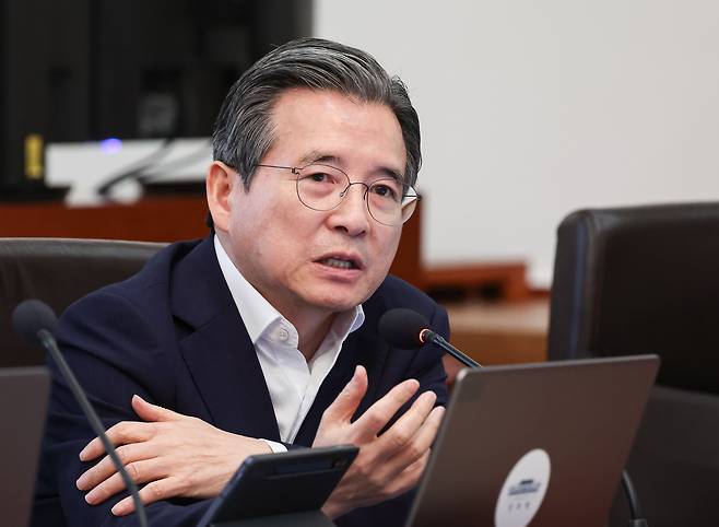 사의를 표한 김용범 청와대 정책실장./뉴스1
