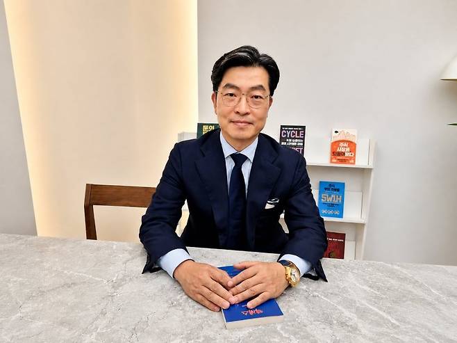 우정엽 미국 허드슨연구소 선임연구위원이 2일 파이낸셜뉴스에서 진행된 인터뷰에서 신간 '액세스'의 내용에 대해 설명하고 있다. 사진=강중모 기자