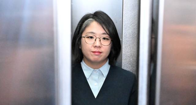 ▲용혜인 성평등가족부 장관 후보자가 2일 서울 서대문구에 마련된 인사청문회 준비 사무실로 출근하고 있다. ⓒ연합뉴스