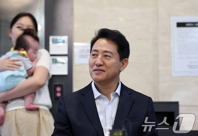 오세훈 서울시장이 1일 서울 송파구 잠실르엘에서 신혼부부 장기전세주택 미리내집 현장 간담회를 하고 있다. (공동취재) 2026.9.1 ⓒ 뉴스1 최지환 기자