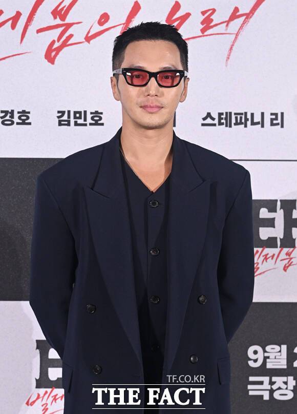 배우 변요한이 오늘 오후 6시 30분 공개되는 유튜브 '추성훈'에 출연해 '타짜4'를 홍보한다. 사진은 변요한이 8월 18일 서울 용산구 CGV 용산 아이파크몰에서 열린 영화 '타짜: 벨제붑의 노래' 제작보고회에 참석해 포즈를 취하고 있는 모습이다. /이새롬 기자