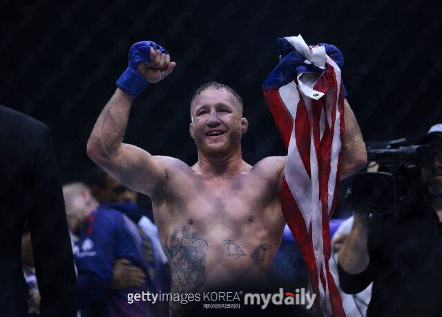 지난 6월 UFC 프리덤 250에서 토푸리아를 꺾고 환호하는 게이치. /게티이미지코리아