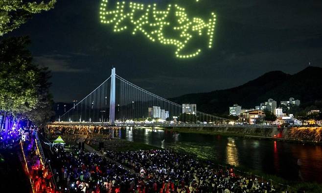 지난해 열린 무주 반딧불축제 야간 드론쇼 모습. 무주군 제공