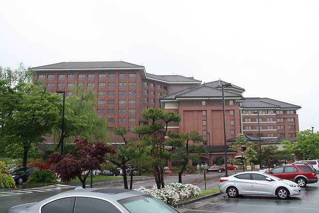 미군의 평택 이전 뒤에도 여전히 미군이 점유하고 있는 드래곤힐 로지(호텔). 김규원 선임기자