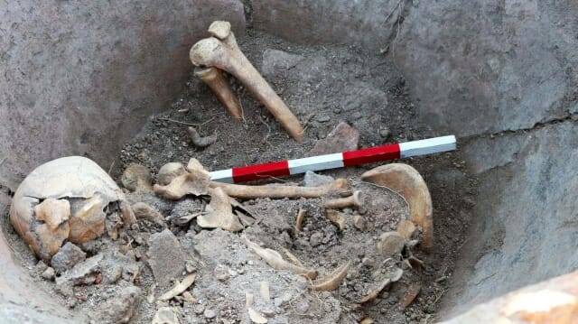 고고학자들이 고대 로마시대 항아리 안에서 젊은 남성의 유골을 발견했다. (출처= Archaeologia Bulgarica)