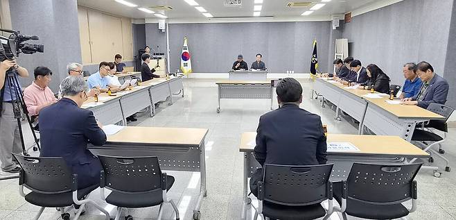 지난 4일 여주문화원회의실에서 열린 여주시 범시민대책위원회 기자회견 모습./사진제공=독자제공.