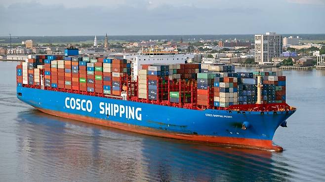 미국 찰스턴항에 입항하고 있는 코스코(COSCO) 소속 컨테이너선 '피에니'(Peony)호. 월드카고뉴스