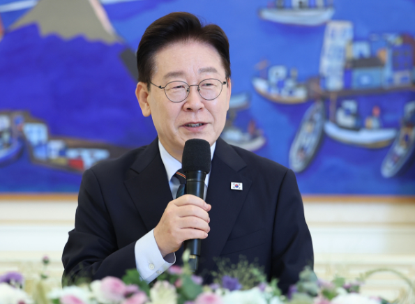 4일 이재명 대통령이 청와대에서 열린 시민사회 초청 간담회에서 인사말을 하고 있다. /연합뉴스