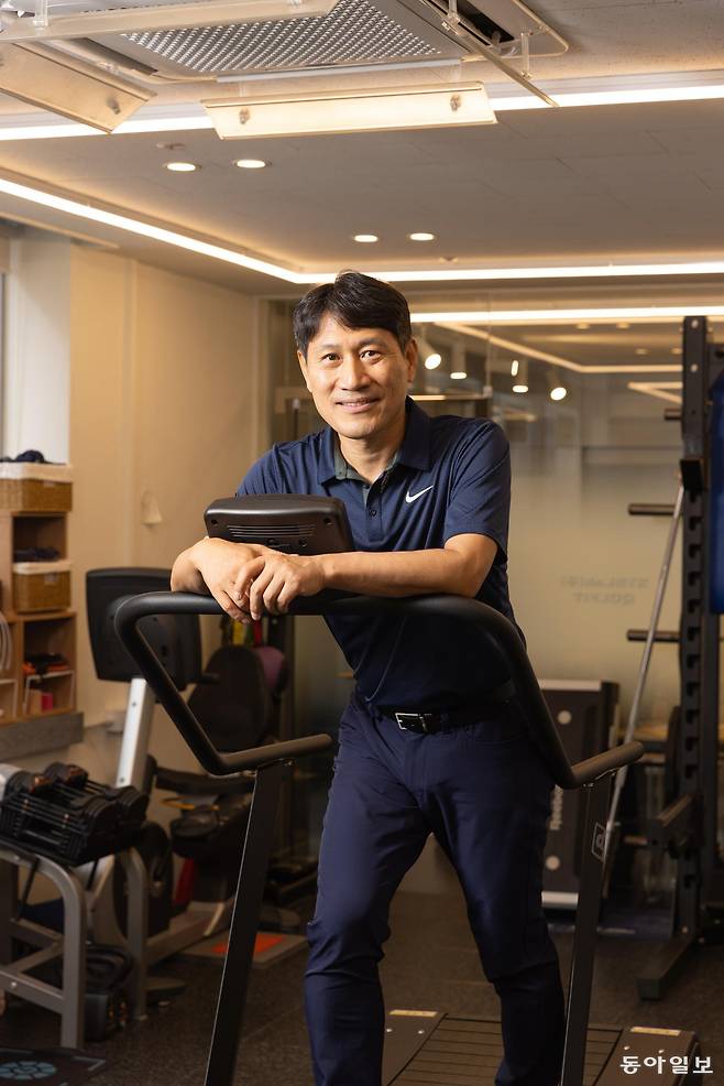 김병곤 대표는 유튜브를 통해서도 건강과 관련된 각종 정보를 알리고 있다. 건강 관련 책도 여러 권 썼다. 동아일보 DB