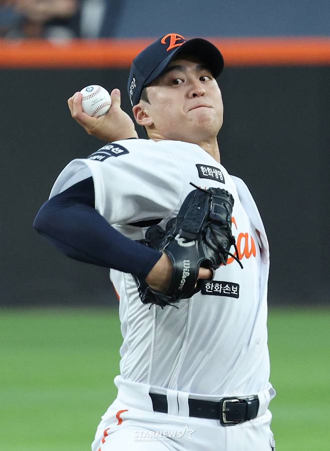 2026 신한 SOL KBO리그 한화 이글스 대 KIA 타이거즈 경기가 18일 대전한화생명볼파크에서 열렸다. 한화 선발 왕옌청이 역투하고 있다. /사진=김진경 kim.jinkyung@