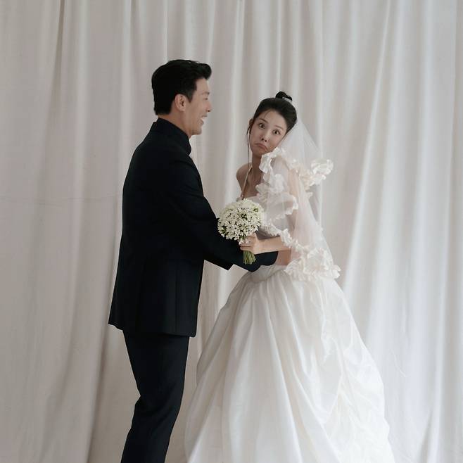 양지원, 임신 겹경사 속 결혼식 이후..♥양준모와 행복한 웨딩화보