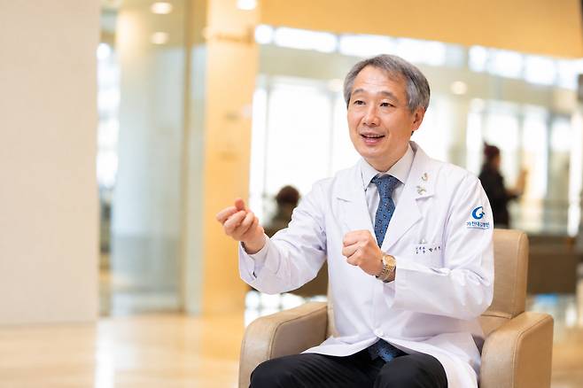 대한치매학회 박기형 이사장(가천대 길병원 신경과 교수)은 “치매 환자 100만 명 시대에서 중요한 것은 조기 발견을 통해 원인을 정확히 진단하는 것”이라며 “치매도 질병 진행을 늦출 수 있는 다양한 선택지가 존재한다”고 강조했다.
가천대 길병원 제공