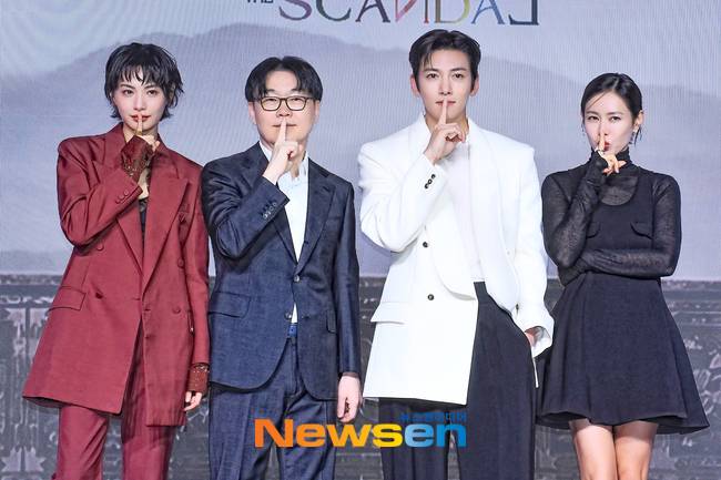 왼쪽부터 나나, 정지우 감독, 지창욱, 손예진