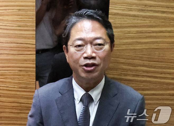 김승원 법무부 장관 후보자가 9일 오전 서울 종로구 적선현대빌딩에 마련된 인사청문회 준비 사무실로 출근하고 있다. 2026.9.9 ⓒ 뉴스1 이종수 기자