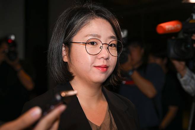 용혜인 성평등가족부 장관 후보자가 9일 서울 서대문구 한국청소년활동진흥원에 마련된 인사청문회 준비 사무실로 출근하고 있다. 뉴스1