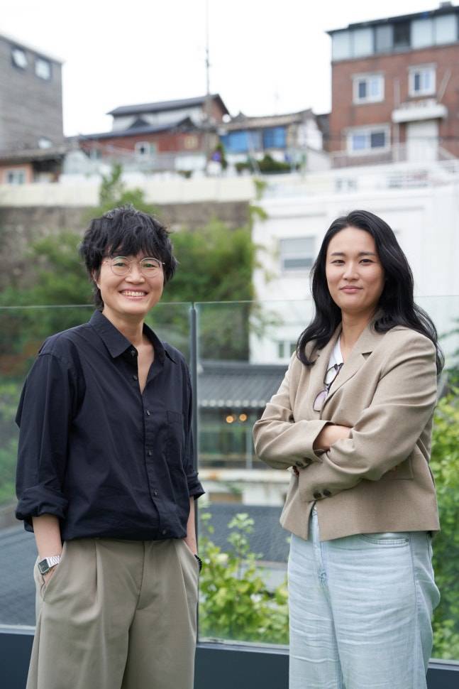 왼쪽부터 정은경, 박수린 작가 /사진=쿠팡플레이