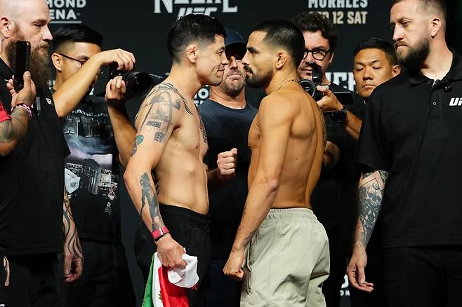 브랜든 모레노(왼쪽)와 조셉 모랄레스. 사진=UFC