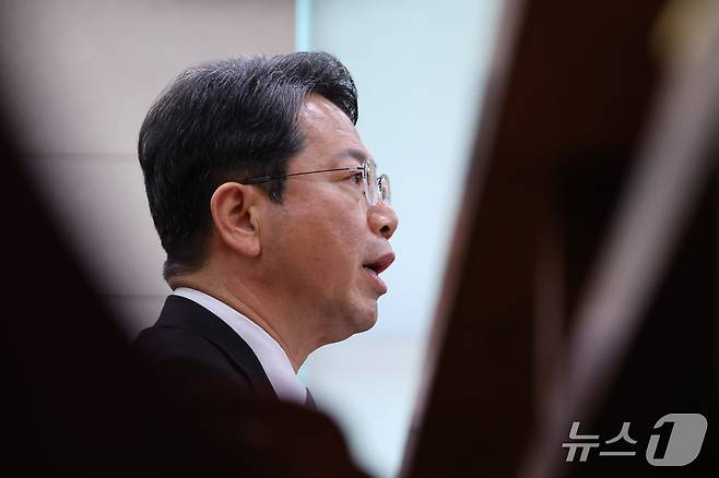 김승원 법무부 장관 후보자가 15일 서울 여의도 국회 법제사법위원회에서 열린 인사청문회에서 의원 질의에 답변하고 있다. 2026.9.15 ⓒ 뉴스1 신웅수 기자