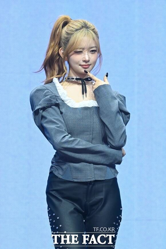 그룹 아이브 레이가 데뷔 첫 솔로 OST 가창에 나선다. 사진은 지난 2월 23일 오후 서울 광진구 예스24 라이브홀에서 열린 아이브 정규 2집 앨범 'REVIVE+' 발매 기념 미디어 쇼케이스에 참석한 모습. /서예원 기자