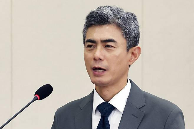 강신철 국방부 장관 후보자가 16일 오전 서울 여의도 국회 국방위원회에서 열린 인사청문회에서 인사말을 하고 있다. 뉴스1
