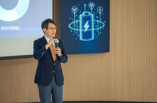 엘앤에프 관계자가 '2026 인베스터 데이'에서 중장기 사업 전략을 설명하고 있다. ⓒ엘앤에프