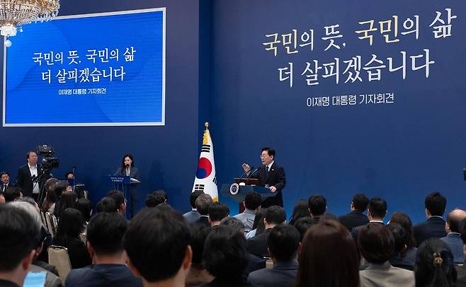 이재명 대통령이 18일 오전 청와대 영빈관에서 열린 기자회견에서 질문에 답하고 있다. 왕태석 선임기자