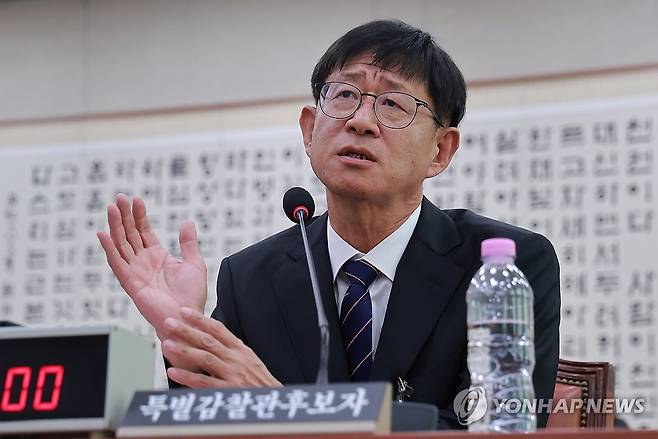 인사청문회에서 답변하는 최길수 특별감찰관 후보자 (서울=연합뉴스) 신현우 기자 = 최길수 특별감찰관 후보자가 18일 국회 법제사법위원회에서 열린 인사청문회에서 법사위원 질의에 답하고 있다. 2026.9.18 nowwego@yna.co.kr