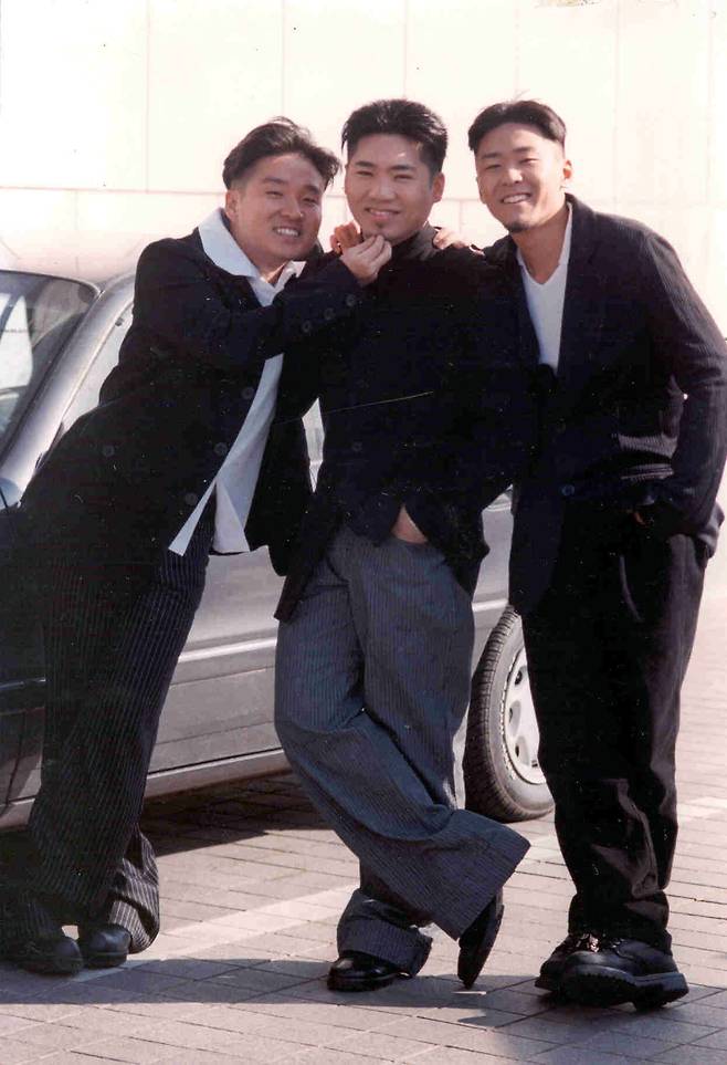‘이 밤의 끝을 잡고’ ‘천생연분’으로 1990년대 중반을 풍미하던 솔리드. 셋이 함께한 이 시간은 추억이 됐지만 세 사람의 인연에는 마침표가 찍히지 않았다. 동아일보 DB