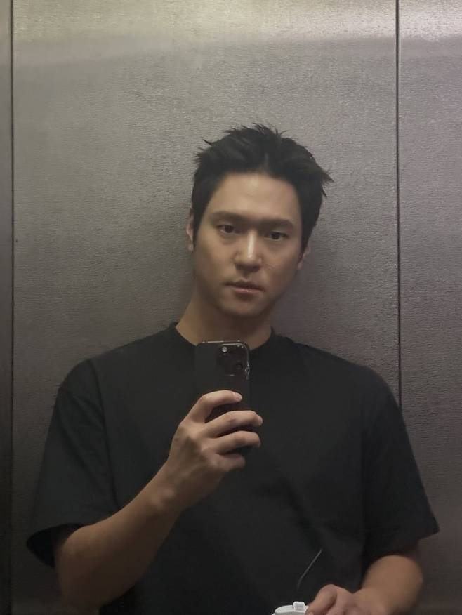 사진 = 고경표 인스타그램