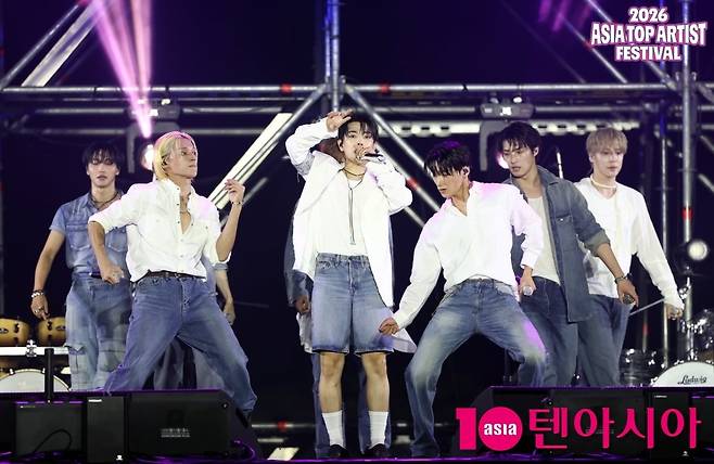그룹 에이티즈가 'ATA 페스티벌'에서 에너지 가득한 무대를 선사했다./사진=텐아시아 DB, ATA페스티벌