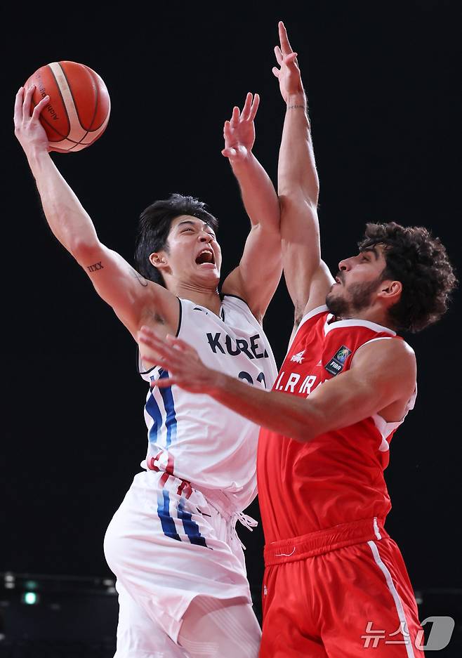 18일 일본 나고야 아이치인터내셔널 아레나에서 열린 2026 아이치·나고야 아시안게임 남자농구 준결승 대한민국과 이란의 경기, 한국 여준석이 슛을 하고 있다. 2026.9.18 ⓒ 뉴스1 안은나 기자