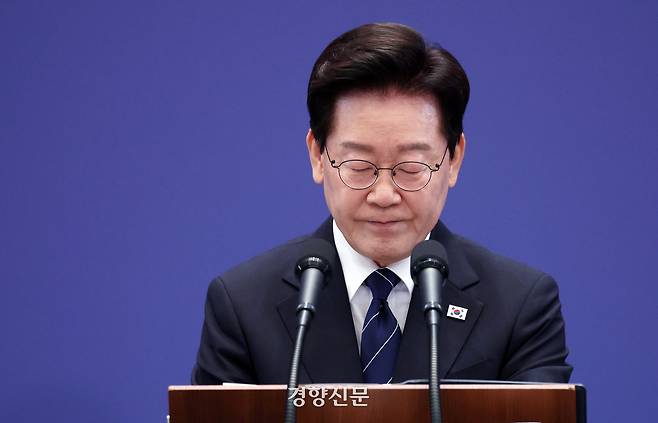 이재명 대통령이 18일 청와대 영빈관에서 기자회견을 하고 있다. 청와대사진기자단