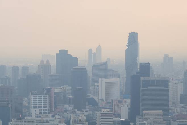 미세먼지로 덮인 대도시의 모습. 게티이미지뱅크