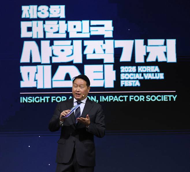 최태원 대한상의 회장이 21일 서울 강남구 코엑스에서 열린 ‘제3회 대한민국 사회적가치 페스타 개막식’에서 발언하고 있다. (사진 제공: 대한상공회의소)