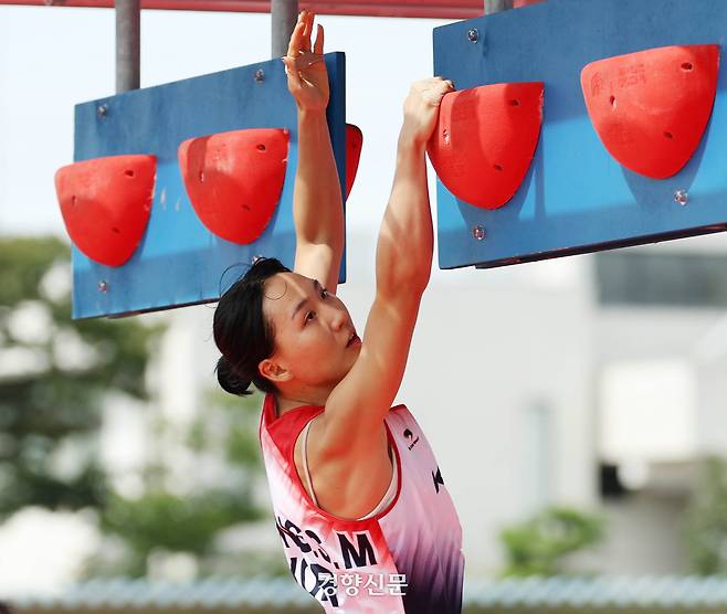 대한민국 성승민이 20일 일본 안조 스포츠 파크에서 열린 2026 아이치·나고야 아시안게임 여자 근대 5종 개인전에서 장애물 경기를 펼치고 있다. 2026.9.20 강윤중 선임기자