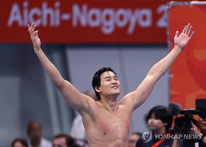 내가 아시안게임 스타 (도쿄=연합뉴스) 윤동진 기자 = 21일 도쿄 아쿠아틱스 센터에서 열린 2026 아이치·나고야 아시안게임 수영 남자 50m 개인 자유형 결승. 금메달을 획득한 한국 김영범이 환호하고 있다. 2026.9.21 mon@yna.co.kr