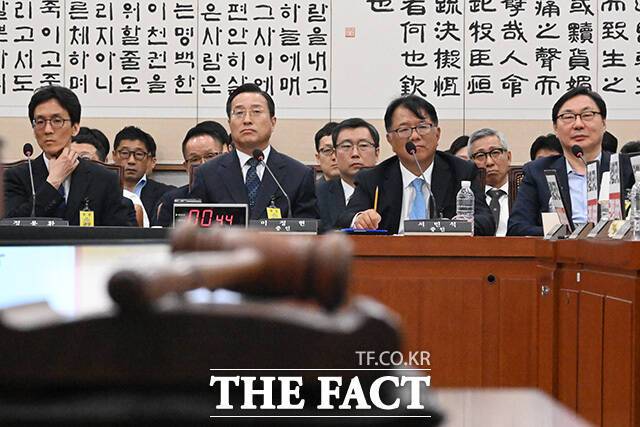 법무부가 22일 신임 대검찰청 차장검사에 이정현(사법연수원 27기) 수원고검장을 임명했다. 왼쪽에서 두번째./남용희 기자