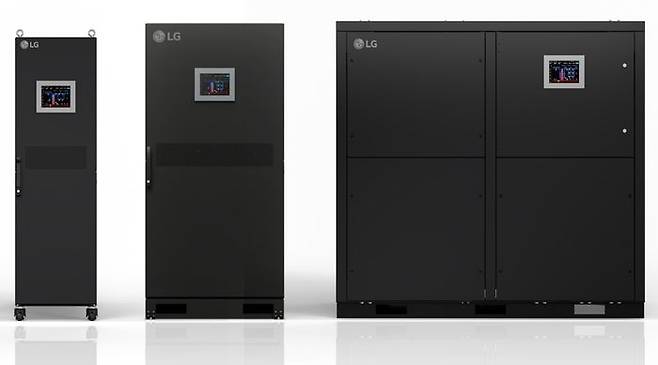 LG전자의 액체냉각 솔루션 CDU(Coolant Distribution Unit) 라인업. (좌측부터) 600㎾, 1㎿, 2.5㎿ 제품. ⓒLG전자