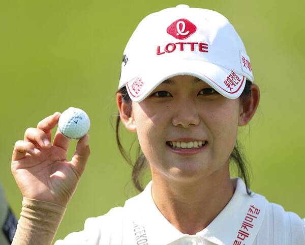 2026년 미국여자프로골프(LPGA) 투어 월마트 NW 아칸소 챔피언십에 출전할 예정인 황유민 프로. 사진은 한국여자프로골프(KLPGA) 투어 하나금융그룹 챔피언십 때 샷 이글 후 모습이다. 사진제공=KLPGA (사진을 무단으로 사용하지 마십시오.)