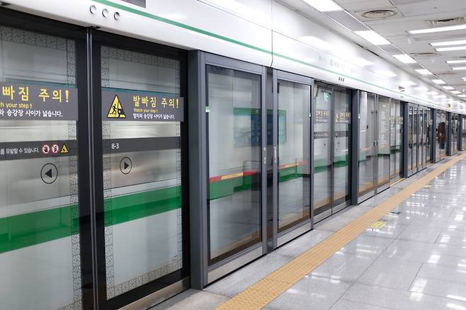 서울 지하철 2호선 이대역에서 발생한 연기는 무정전전원장치(UPS)실에서 시작된 것으로 확인됐다. 자료사진./사진=게티이미지뱅크