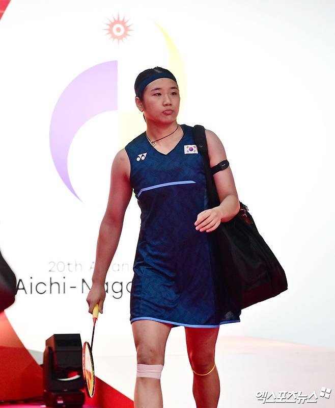 세계 최강 안세영이 2026 아이치∙나고야 하계아시안게임에서 첫 경기를 치르는 모습이 한국 TV에 전파를 타지 못했다. 물론 일본에서도 이 모습을 영상으로 볼 수 없었다. 박주봉 감독이 이끄는 대한민국 여자 배드민턴 대표팀이 22일 일본 아이치현 이치노미야시에 있는 이치노미야 시립 체육관에서 열린 말레이시아와의 대회 배드민턴 여자 단체전 8강전에서 게임 스코어 3-1로 승리해 준결승에 진출했다. 이치노미야, 김한준 기자