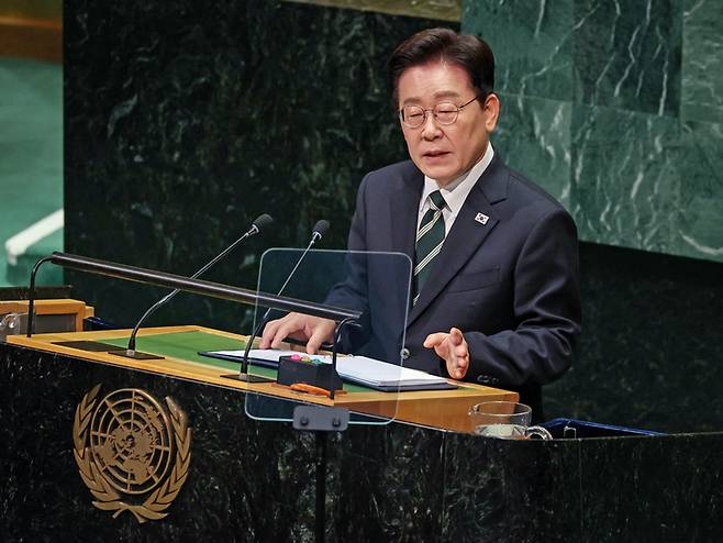 ▲이재명 대통령이 22일(현지시간) 미국 뉴욕 유엔본부 총회장에서 기조연설을 하고 있다.