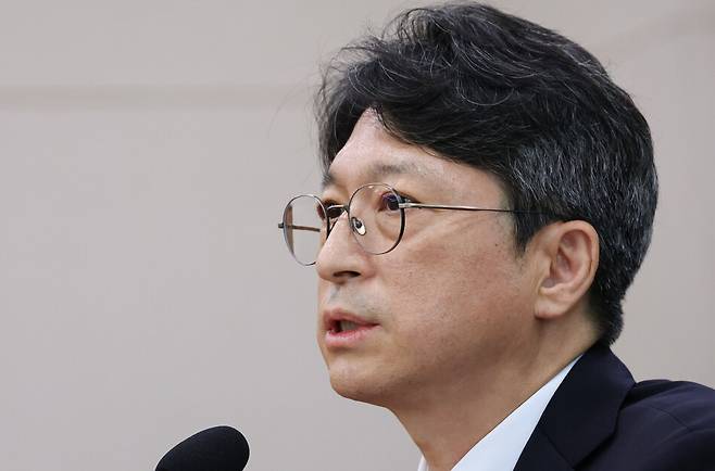 홍지선 국토교통부 장관 후보자가 16일 국회에서 열린 인사청문회에서 위원 질의에 답하고 있다. 연합뉴스