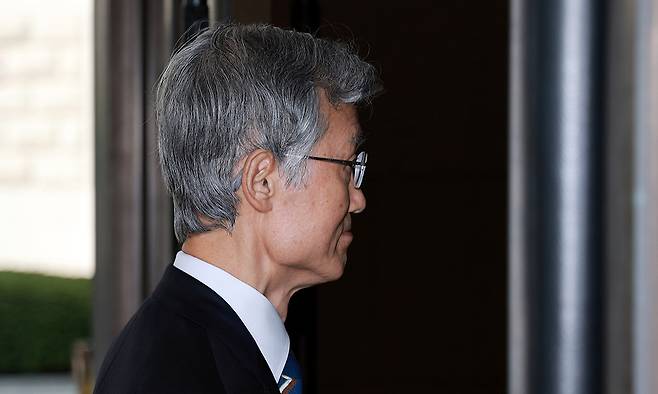 조희대 대법원장이 23일 서울 서초구 대법원 청사로 출근하고 있다. 뉴스1