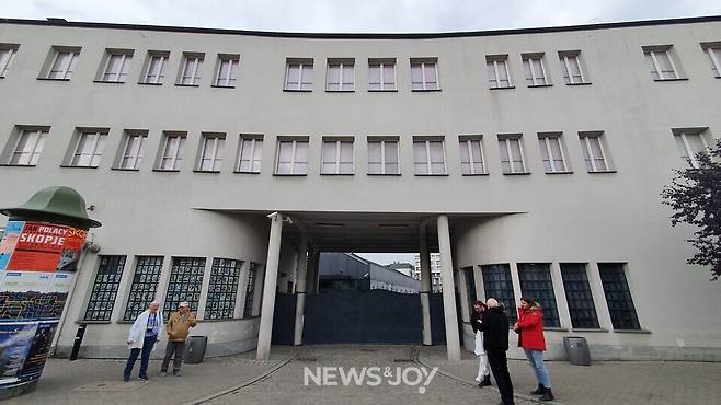 스티븐 스필버그의 영화 '쉰들러 리스트'의 촬영지이자 실제 오스카 쉰들러가 운영한 에나멜 공장. 쉰들러는 유대인들을 보호하기 위해 쉰들러 리스트(Schindler's List)를 만들어 1200명의 생명을 살렸다. 사진 제공 나선진